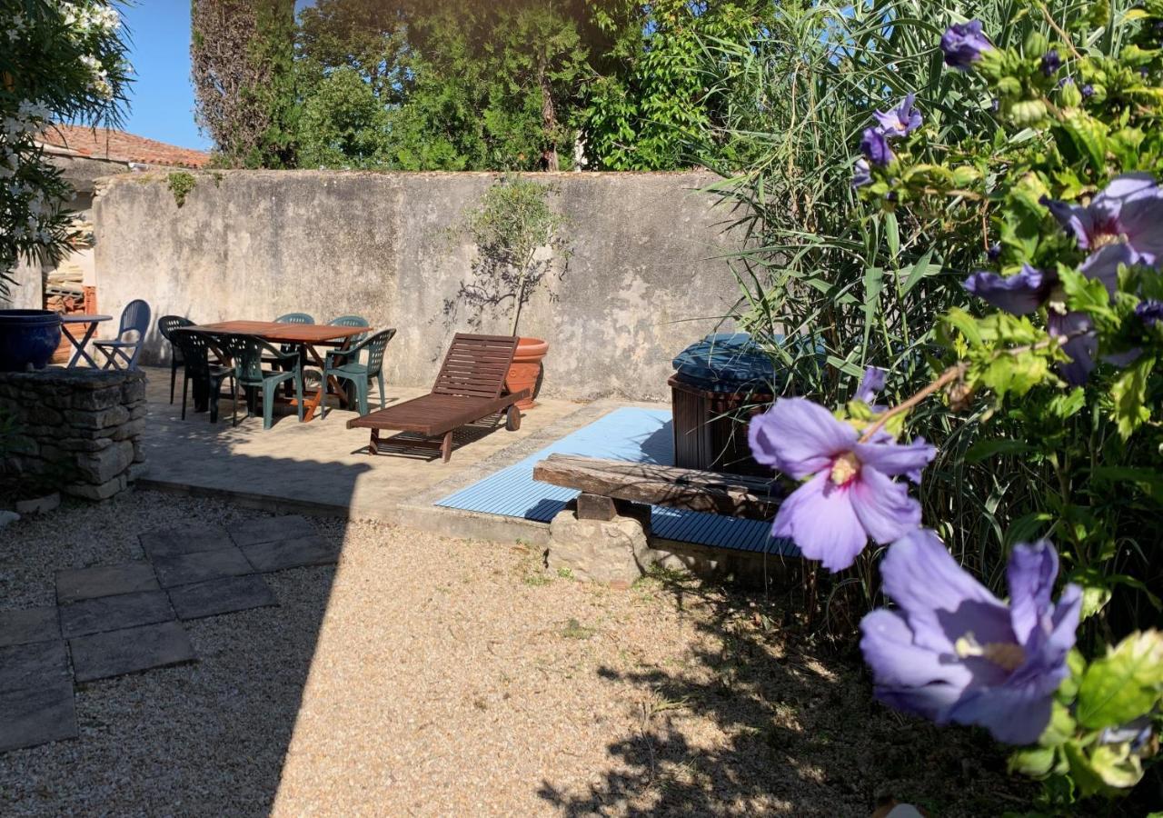 Maison De Pays Au Centre Du Village Saint-Martin-de-Ré Εξωτερικό φωτογραφία