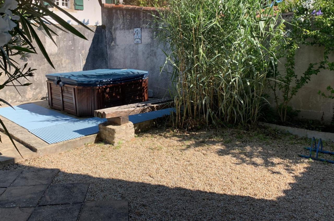Maison De Pays Au Centre Du Village Saint-Martin-de-Ré Εξωτερικό φωτογραφία